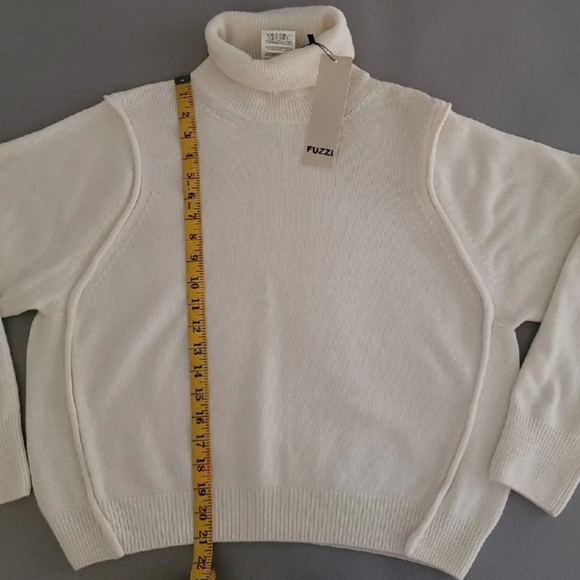 💫Fuzzi Soft White Turtleneck Sweater 💫 - Picture 5 of 9